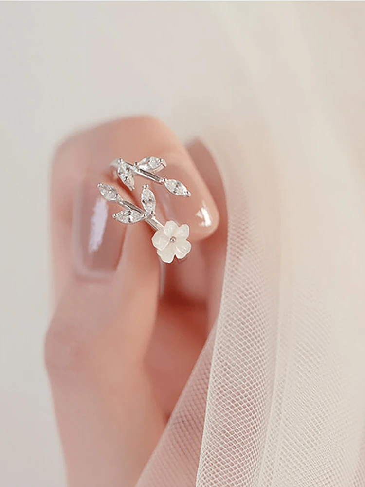 ✨💍 اكتشفي الأناقة مع خاتم مميز وراقي