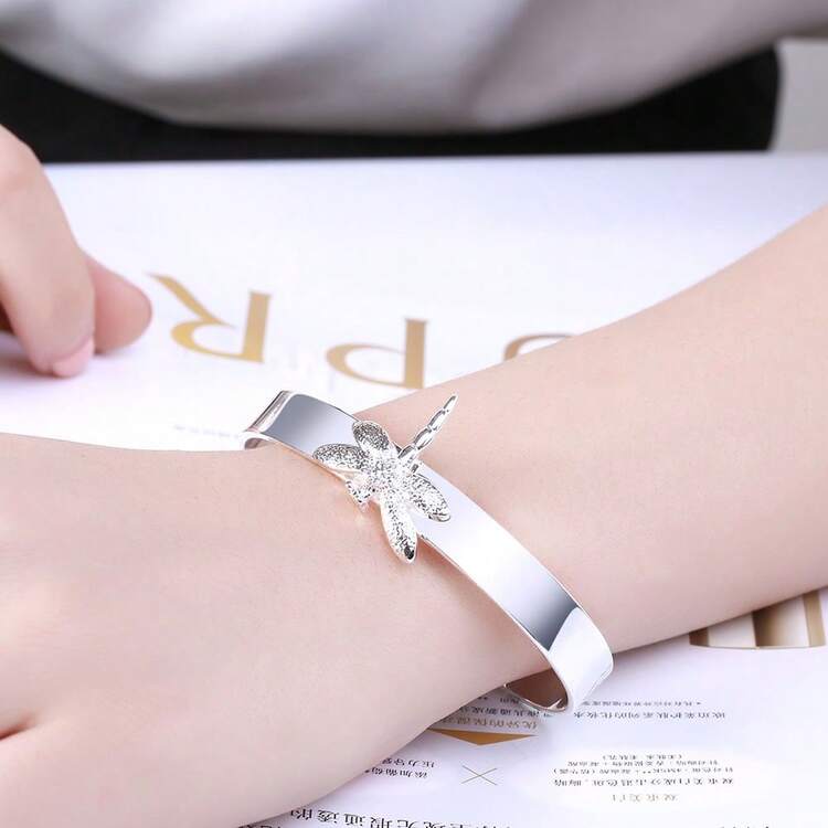 🦋 إسورة فضة بفراشة